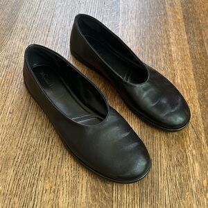 Massimo Dutti Leather Ballet Flats size 12/42